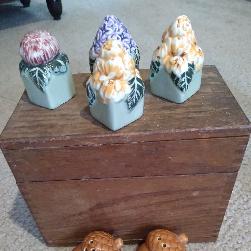 3 sets Salt and Pepper - Flowers and acorns
